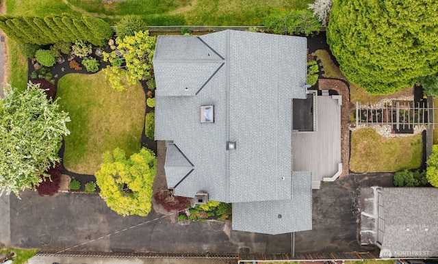 aerial view of property and surrounding area
