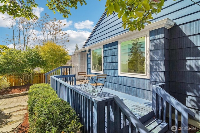 10229 35th Ave SW, Seattle, WA 98146 - deck with fence