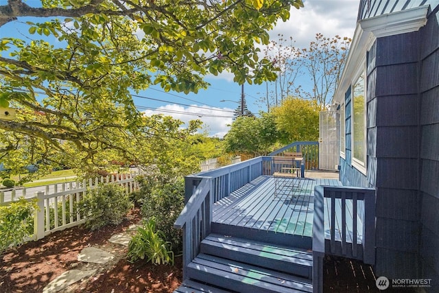 10229 35th Ave SW, Seattle, WA 98146 - view of wooden deck