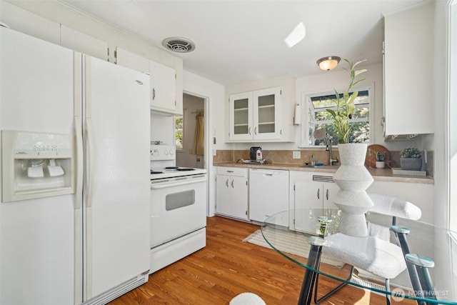 10229 35th Ave SW, Seattle, WA 98146 - kitchen featuring white appliances, a sink, light countertops, white cabinetry, and light wood-style flooring