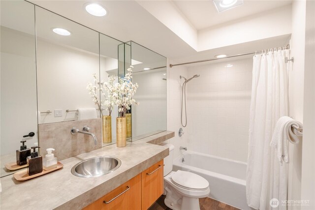 full bathroom with shower / bath combo, vanity, toilet, and recessed lighting