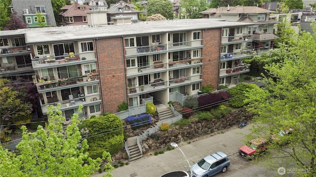 view of apartment building / complex
