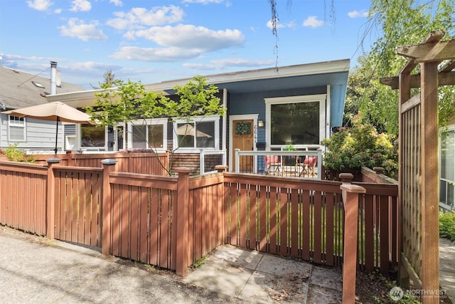 664 W Emerson St Unit A, Seattle, WA 98119 - view of front of property featuring a fenced front yard, a porch, and a gate