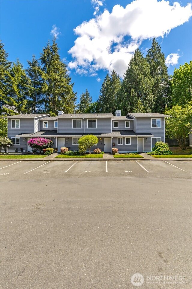 townhome / multi-family property featuring uncovered parking