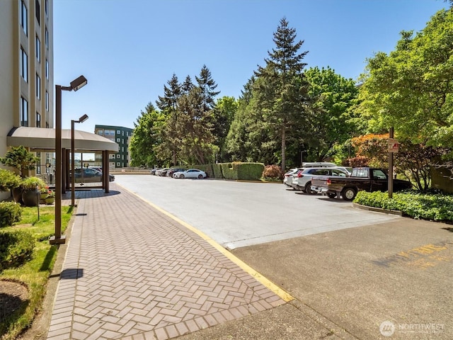 4540 8th Ave NE Unit 104, Seattle, WA 98105 - view of uncovered parking lot
