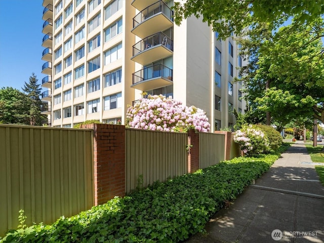 4540 8th Ave NE Unit 104, Seattle, WA 98105 - view of apartment building / complex featuring fence