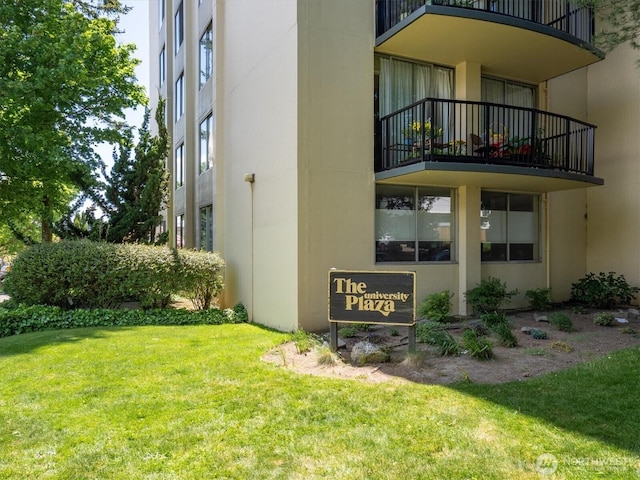 4540 8th Ave NE Unit 104, Seattle, WA 98105 - community sign with a lawn