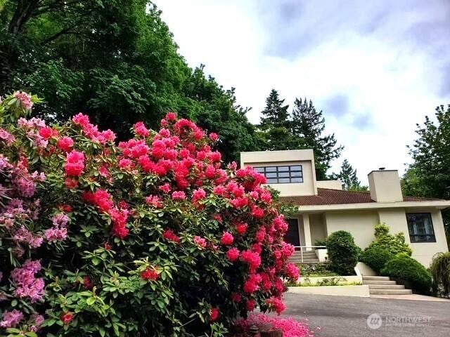 11950 NE 36th Pl, Bellevue, WA 98005 - view of front of home featuring stucco siding and a chimney