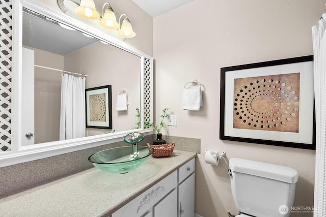 11515 Greenwood Ave N Unit B, Seattle, WA 98133 - full bathroom featuring vanity and a shower with curtain