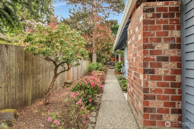2711 NE 4th Ct, Renton, WA 98056 - view of side of home with brick siding