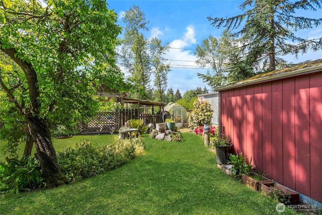 1420 S Verde St, Tacoma, WA 98405 - view of yard featuring an exterior structure and an outbuilding