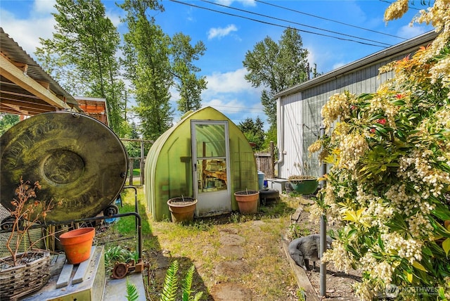 1420 S Verde St, Tacoma, WA 98405 - view of yard with an exterior structure and an outbuilding