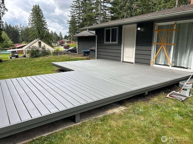 11705 Silver Way, Everett, WA 98208 - deck with a lawn