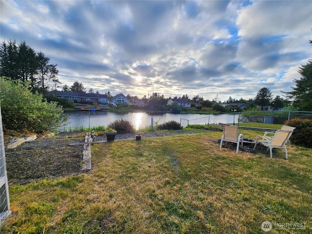 view of yard featuring a water view