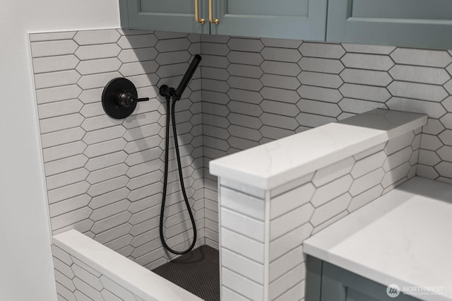 6993 N Fork Rd SE, Snoqualmie, WA 98065 - full bathroom featuring tile walls and tiled shower