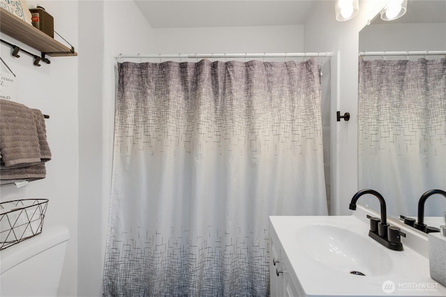 337 100th St S, Tacoma, WA 98444 - full bathroom featuring vanity, toilet, and curtained shower