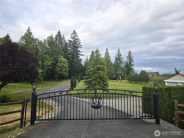 26901 15th Ave NE, Arlington, WA 98223 - gate with a lawn