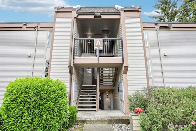 14650 NE 32nd St Unit A14, Bellevue, WA 98007 - view of property featuring stairs