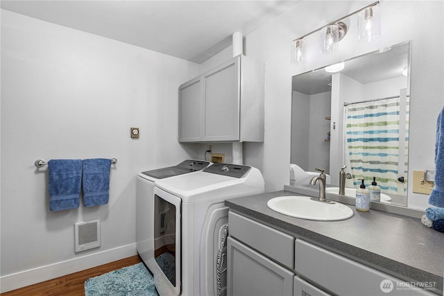 250 Lakefront Dr, Orondo, WA 98843 - laundry room featuring washing machine and clothes dryer, baseboards, dark wood finished floors, and heating unit