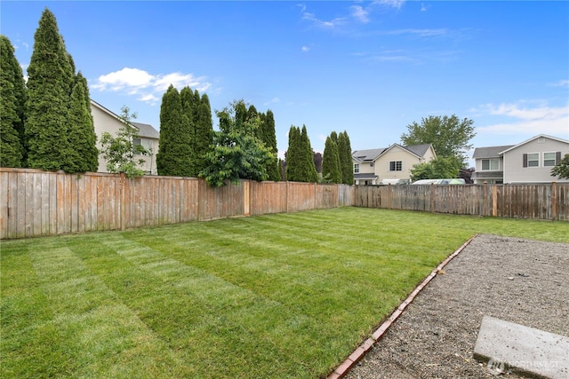 9402 187th St E, Puyallup, WA 98375 - view of yard featuring a residential view