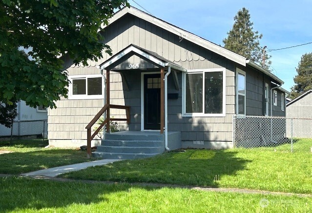 965 8th, Longview, WA 98632 - bungalow-style house featuring crawl space