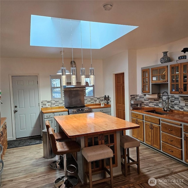 5830 115th Pl NE, Kirkland, WA 98033 - kitchen with butcher block counters, a sink, backsplash, and dark wood-style floors