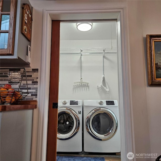 5830 115th Pl NE, Kirkland, WA 98033 - washroom featuring independent washer and dryer