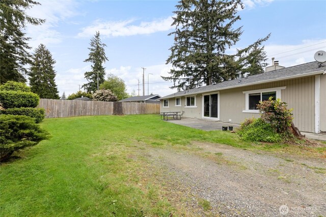 view of yard featuring a patio