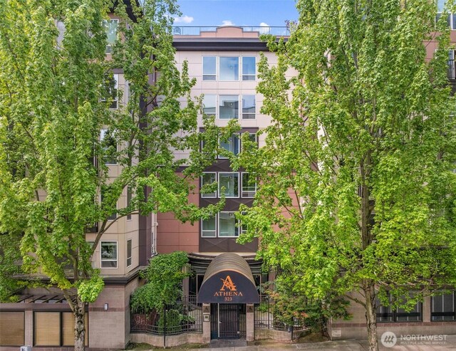 323 Queen Anne Ave N Unit 502, Seattle, WA 98109 - view of apartment building / complex featuring a fenced front yard