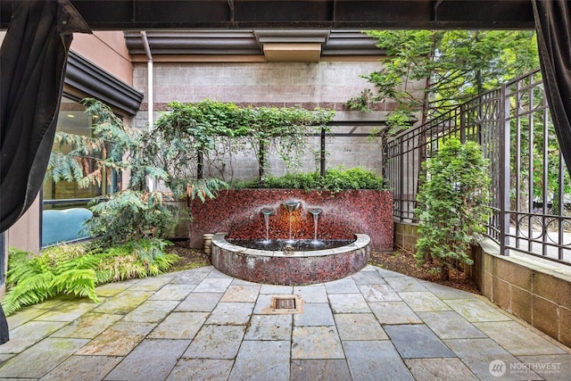 323 Queen Anne Ave N Unit 502, Seattle, WA 98109 - view of patio / terrace
