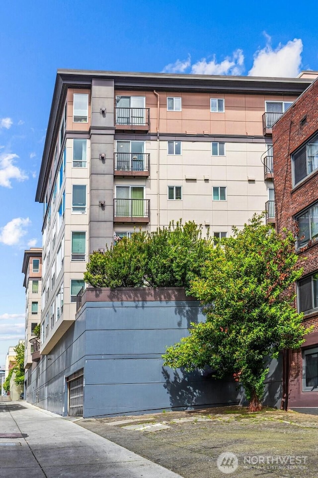 323 Queen Anne Ave N Unit 502, Seattle, WA 98109 - view of apartment building / complex