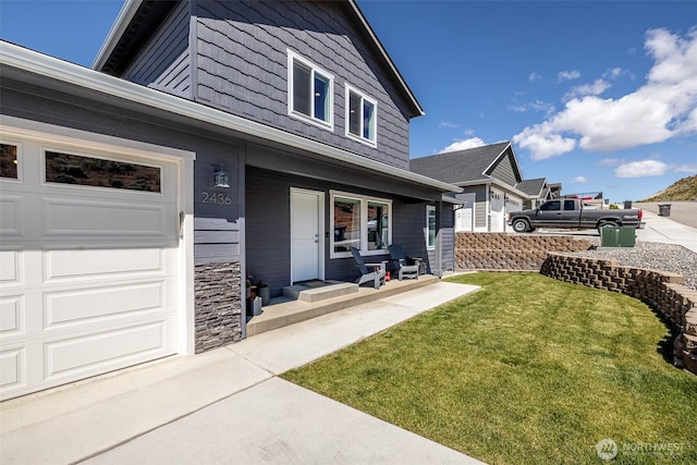 2436 Berkley Loop, East Wenatchee, WA 98802 - view of front of home featuring a front yard and a porch