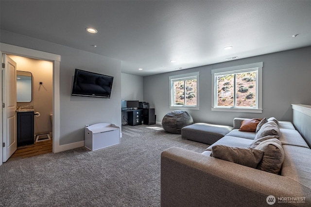 2436 Berkley Loop, East Wenatchee, WA 98802 - living room featuring carpet flooring, recessed lighting, and baseboards