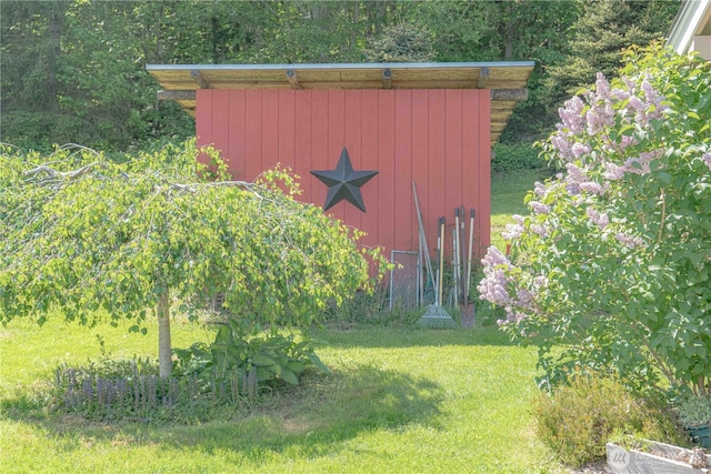285 Pete Beck Rd, Quilcene, WA 98376 - view of green lawn featuring an outdoor structure and a storage shed
