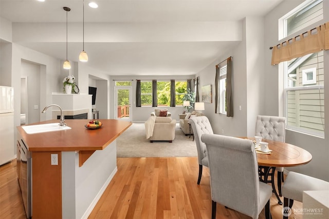 dining area featuring light wood-style flooring, recessed lighting, and baseboards