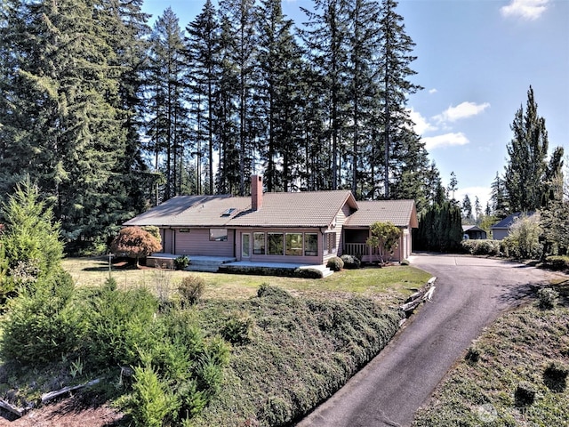 2526 E Pershing Ct, Shelton, WA 98584 - ranch-style home featuring a chimney, a tile roof, and asphalt driveway