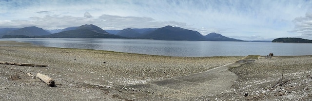water view with a mountainous background