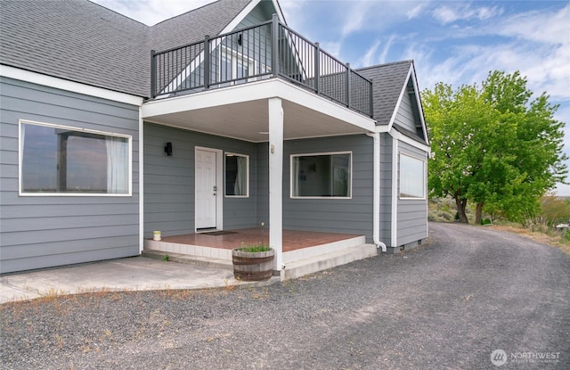 12062 Neppel Rd, Moses Lake, WA 98837 - view of front of home featuring a balcony, a shingled roof, and covered porch