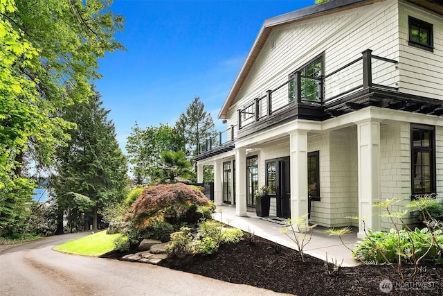 4207 Holly Ln, Mercer Island, WA 98040 - view of home's exterior featuring a porch