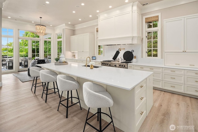 4207 Holly Ln, Mercer Island, WA 98040 - kitchen featuring a sink, a spacious island, healthy amount of natural light, white cabinets, and recessed lighting