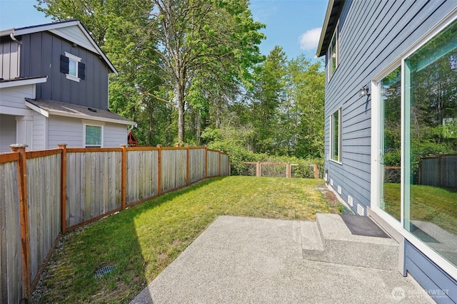 view of yard featuring a patio area