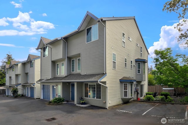12549 Roosevelt Way NE Unit 13, Seattle, WA 98125 - view of front of property featuring fence