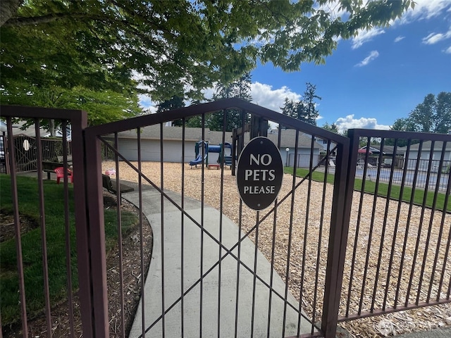 23313 Cedar Way Unit N205, Mountlake Terrace, WA 98043 - gate featuring fence