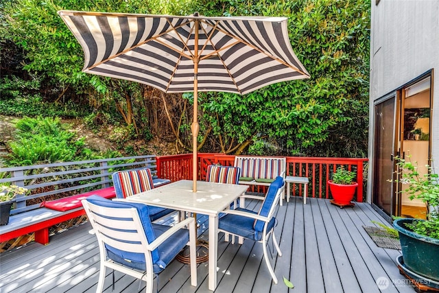 3527 E Spruce St, Seattle, WA 98122 - deck featuring outdoor dining area