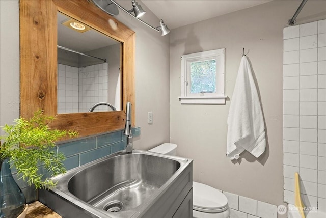 508 N 95th St, Seattle, WA 98103 - full bathroom with toilet, vanity, and a shower