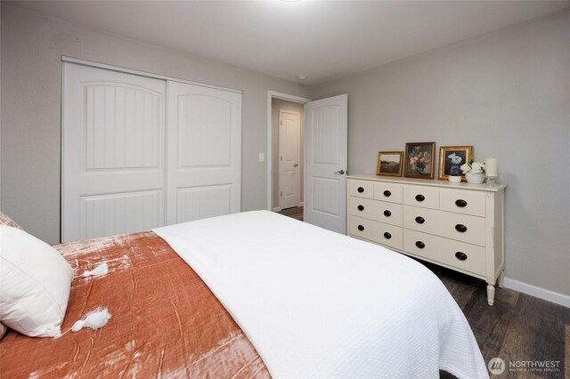 24222 92nd Ave W, Edmonds, WA 98020 - bedroom featuring dark wood-type flooring, baseboards, and a closet