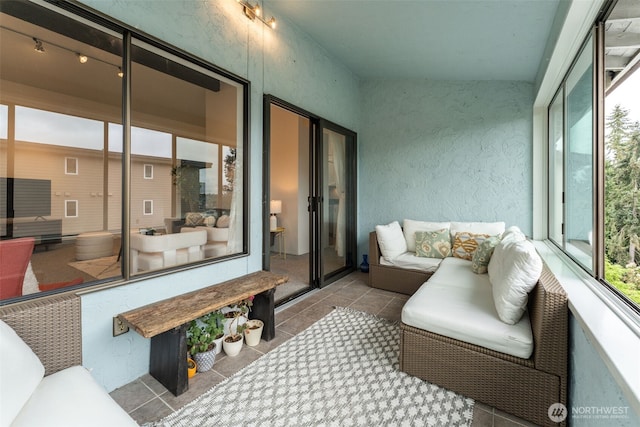 135 N 46th St Unit 402, Seattle, WA 98103 - view of sunroom / solarium