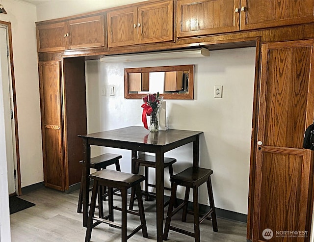 953 E Ash St, Othello, WA 99344 - dining area featuring light wood-type flooring and baseboards