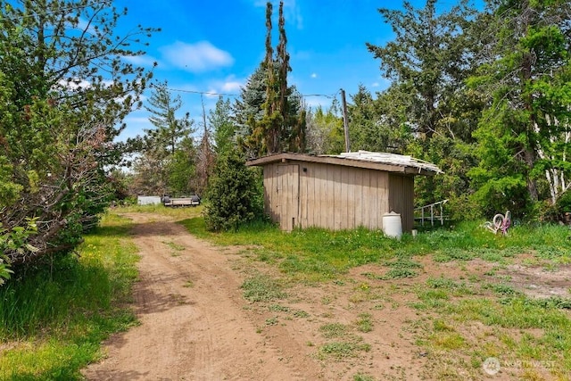 1410 Stone Rd, Yakima, WA 98908 - view of shed with dirt driveway