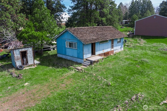 490 Morrison Canyon Ln, Cle Elum, WA 98922 - view of green lawn featuring an outdoor structure and a storage unit